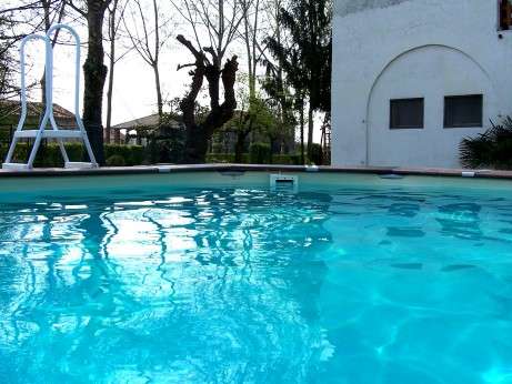 La piscina dell'agriturismo